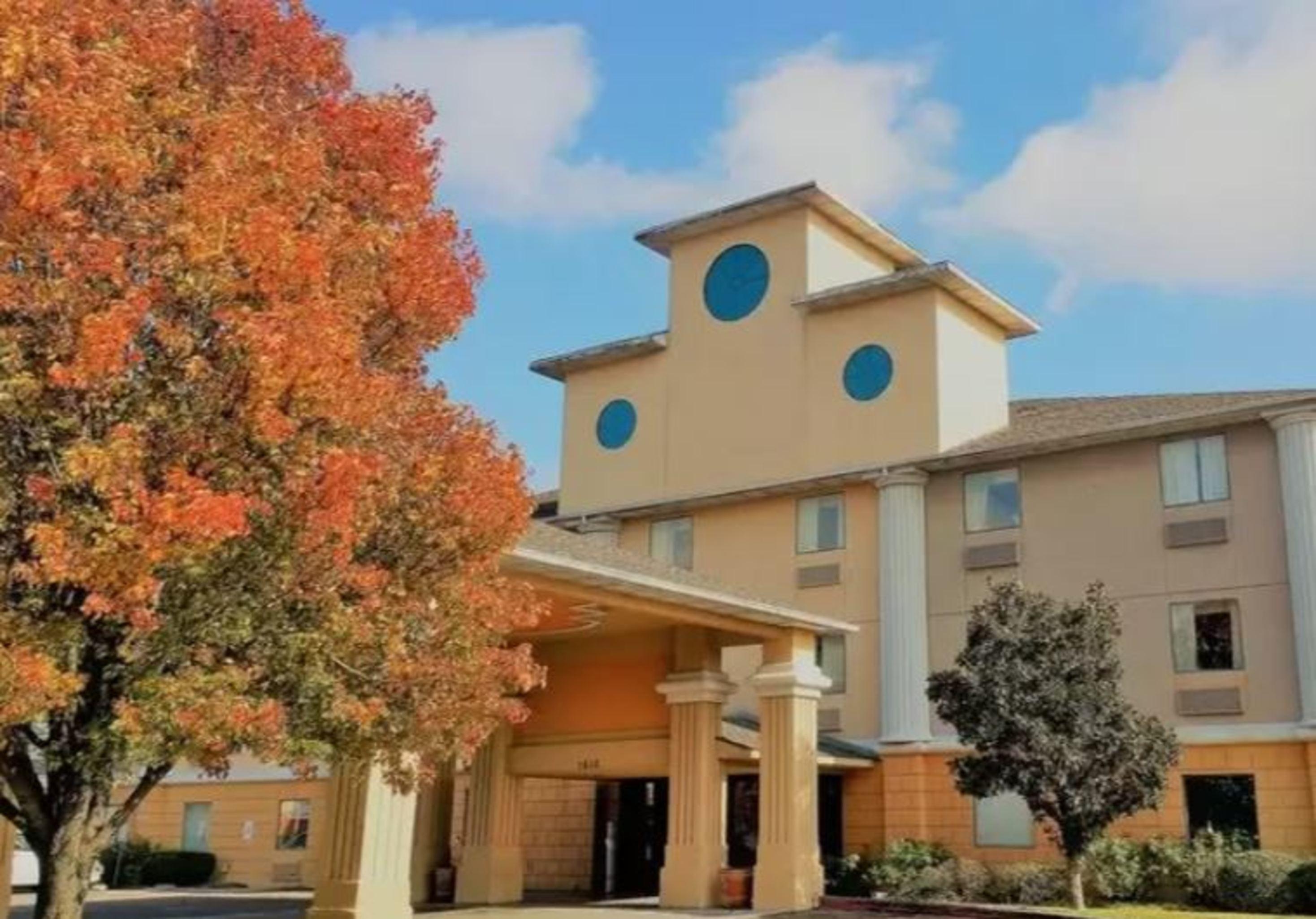 Super 8 By Wyndham Temple I-35 Hotel Exterior photo
