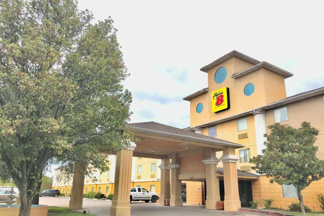 Super 8 By Wyndham Temple I-35 Hotel Exterior photo